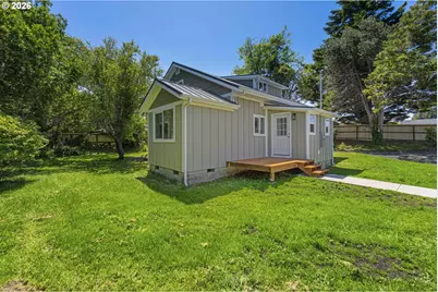 950 Exchange St, North Bend, OR 97459 - Photo 8