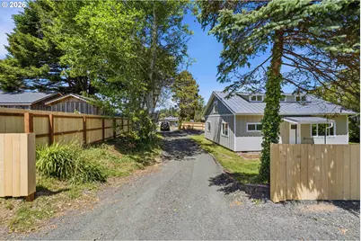950 Exchange St, North Bend, OR 97459 - Photo 2