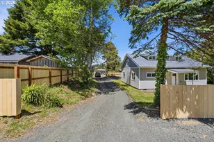 950 Exchange St, North Bend, OR 97459 - Photo 2