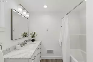950 Exchange St, North Bend, OR 97459 - Photo 26