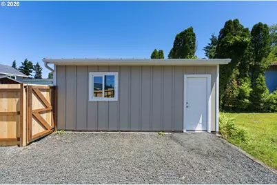 950 Exchange St, North Bend, OR 97459 - Photo 6