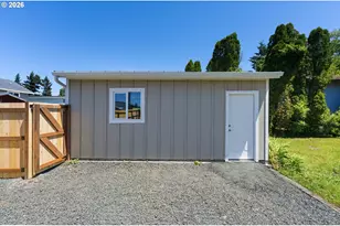 950 Exchange St, North Bend, OR 97459 - Photo 6