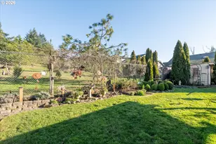 2309 35th St, Springfield, OR 97477 - Photo 32