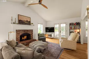 4629 SW Carson St, Portland, OR 97219 - Photo 8