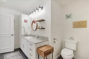 724 NW Westover Cir, Portland, OR 97210 - Photo 18