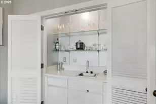 724 NW Westover Cir, Portland, OR 97210 - Photo 12