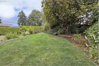8109 SW 6th Ave, Portland, OR 97219 - Photo 36