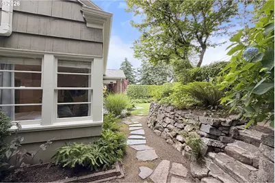 8109 SW 6th Ave, Portland, OR 97219 - Photo 40