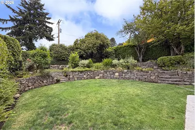 8109 SW 6th Ave, Portland, OR 97219 - Photo 32