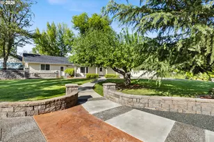 4081 NE Douglas Ave, Roseburg, OR 97470 - Photo 42