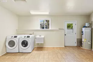 4081 NE Douglas Ave, Roseburg, OR 97470 - Photo 30