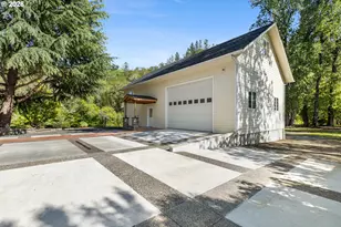 4081 NE Douglas Ave, Roseburg, OR 97470 - Photo 30