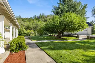 4081 NE Douglas Ave, Roseburg, OR 97470 - Photo 40