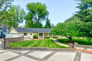 4081 NE Douglas Ave, Roseburg, OR 97470 - Photo 2