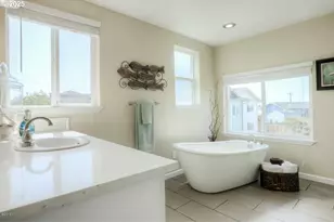 563/565 SW 4th St, Newport, OR 97365 - Photo 22