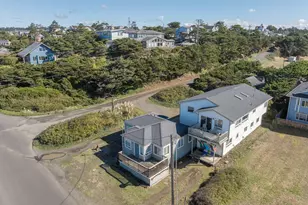 563/565 SW 4th St, Newport, OR 97365 - Photo 2