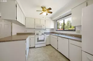 1091 NE Sunrise Ln, Hillsboro, OR 97124 - Photo 10