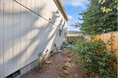 6318 NE Hassalo St, Portland, OR 97213 - Photo 36