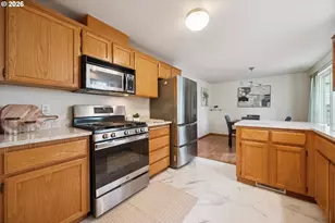 6318 NE Hassalo St, Portland, OR 97213 - Photo 18
