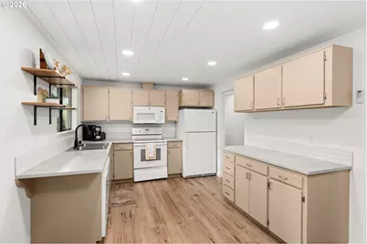 708 Eaton Ct, Castle Rock, WA 98611 - Photo 8