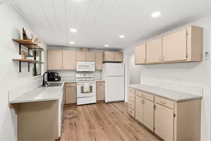 708 Eaton Ct, Castle Rock, WA 98611 - Photo 8