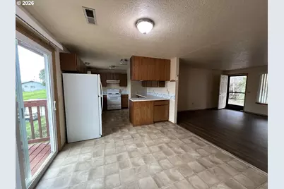 1804 NE Todd St, Roseburg, OR 97470 - Photo 8