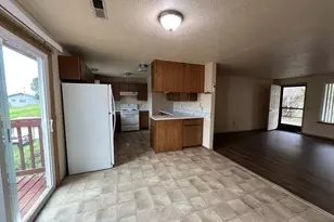 1804 NE Todd St, Roseburg, OR 97470 - Photo 8