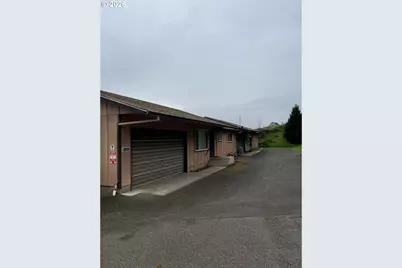 1804 NE Todd St, Roseburg, OR 97470 - Photo 4