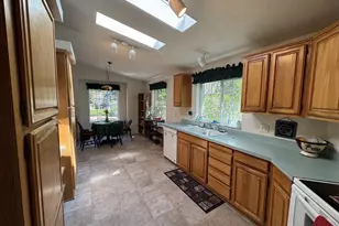307 Manzanita Dr, Florence, OR 97439 - Photo 10