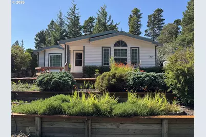 307 Manzanita Dr, Florence, OR 97439 - Photo 1
