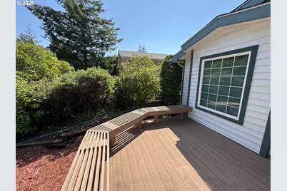307 Manzanita Dr, Florence, OR 97439 - Photo 4