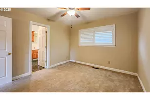 1929 NW Lynwood St, Roseburg, OR 97471 - Photo 16