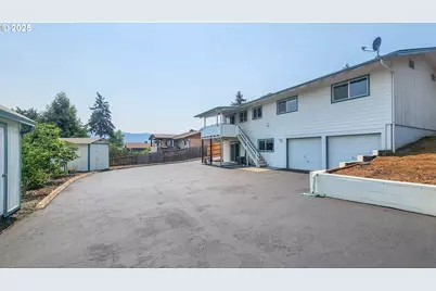 1929 NW Lynwood St, Roseburg, OR 97471 - Photo 34