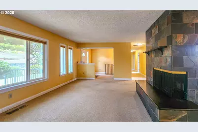 1929 NW Lynwood St, Roseburg, OR 97471 - Photo 10