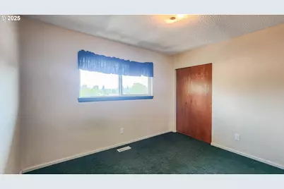 1929 NW Lynwood St, Roseburg, OR 97471 - Photo 18