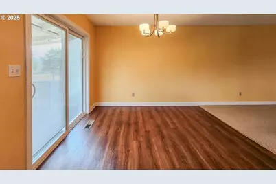 1929 NW Lynwood St, Roseburg, OR 97471 - Photo 12