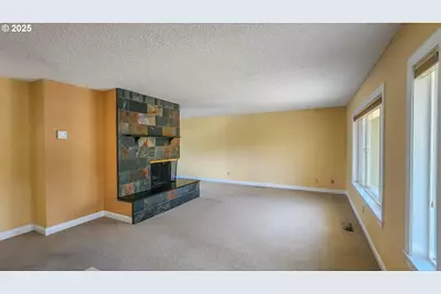 1929 NW Lynwood St, Roseburg, OR 97471 - Photo 8