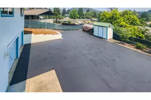 1929 NW Lynwood St, Roseburg, OR 97471 - Photo 28