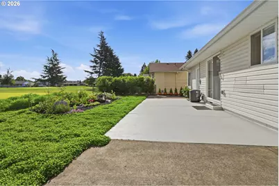 2049 W Hayes St, Woodburn, OR 97071 - Photo 24