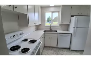 2049 W Hayes St, Woodburn, OR 97071 - Photo 10