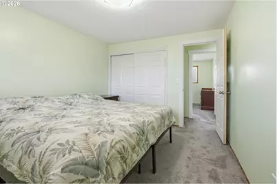 2049 W Hayes St, Woodburn, OR 97071 - Photo 16
