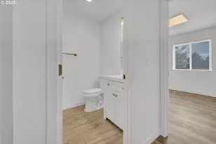 4070 Barger Dr, Eugene, OR 97402 - Photo 14