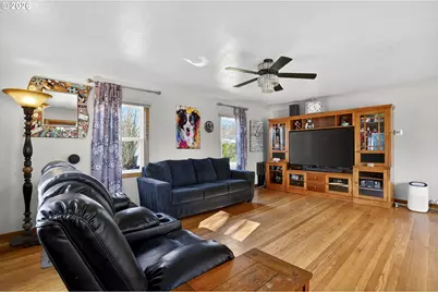 215 May St, Mount Angel, OR 97362 - Photo 8