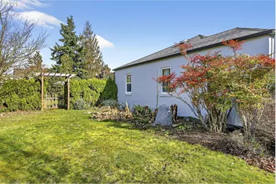 215 May St, Mount Angel, OR 97362 - Photo 4