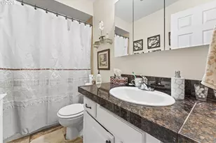 10960 SW Meadowbrook Dr, Tigard, OR 97224 - Photo 18