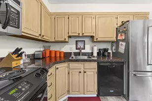 10960 SW Meadowbrook Dr, Tigard, OR 97224 - Photo 12