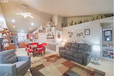 920 Filbert St, Brownsville, OR 97327 - Photo 8