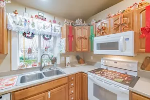 920 Filbert St, Brownsville, OR 97327 - Photo 12