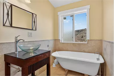 499 1st St, Maupin, OR 97037 - Photo 18
