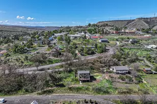 499 1st St, Maupin, OR 97037 - Photo 32